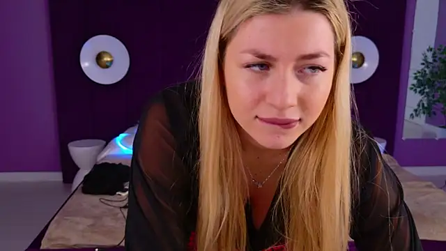 Snapshot of HelenaMorgan chatting on 03-21-25, 03:01 HelenaMorgan online show from 03-21-25, 03:01