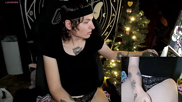 BrandiWRLD 999 online show from 12-18-24, 06:46