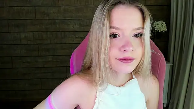 Snapshot of MilanaBalmain chatting on 09-15-25, 04:12 MilanaBalmain online show from 09-15-25, 04:12