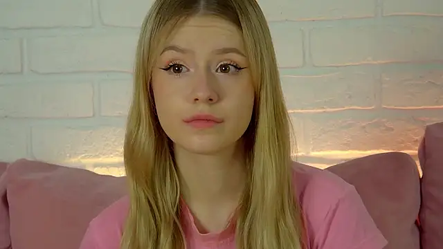 Snapshot of MilanaBalmain chatting on 09-21-25, 04:03 MilanaBalmain online show from 09-21-25, 04:03