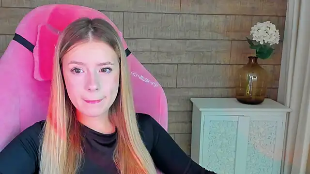 Snapshot of MilanaBalmain chatting on 09-28-25, 04:07 MilanaBalmain online show from 09-28-25, 04:07