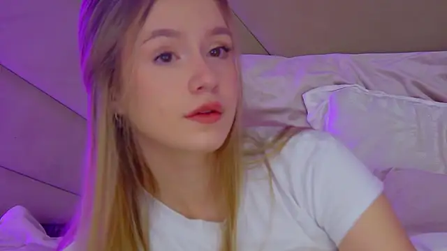 Snapshot of MilanaBalmain chatting on 10-07-25, 04:20 MilanaBalmain online show from 10-07-25, 04:20