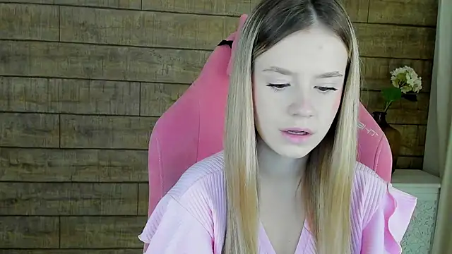 Snapshot of MilanaBalmain chatting on 10-11-25, 04:12 MilanaBalmain online show from 10-11-25, 04:12