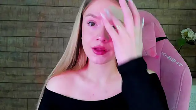 Snapshot of MilanaBalmain chatting on 10-18-25, 04:37 MilanaBalmain online show from 10-18-25, 04:37