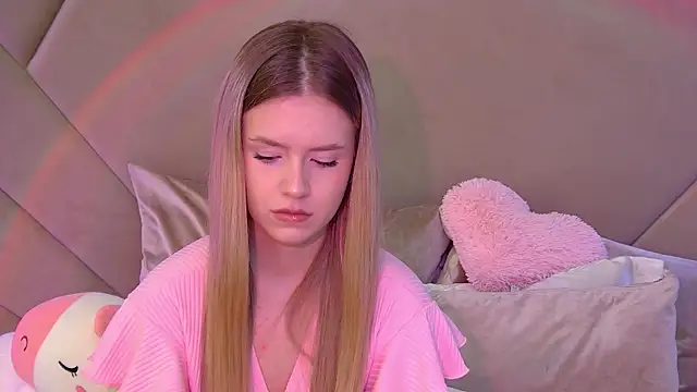 Snapshot of MilanaBalmain chatting on 10-21-25, 04:08 MilanaBalmain online show from 10-21-25, 04:08