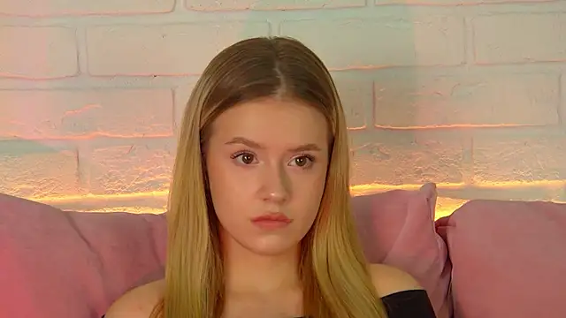 Snapshot of MilanaBalmain chatting on 10-22-25, 04:07 MilanaBalmain online show from 10-22-25, 04:07