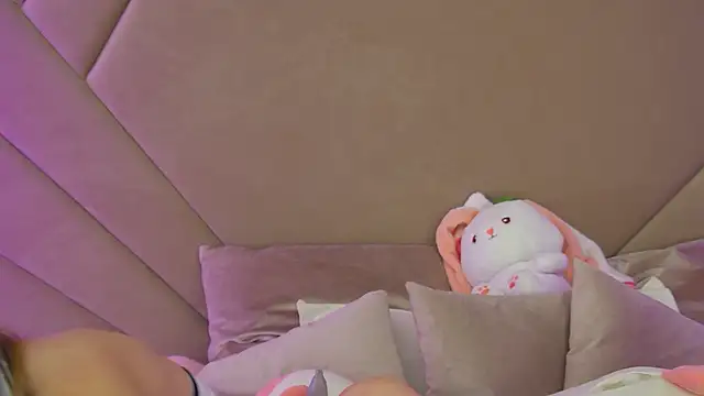 Snapshot of MilanaBalmain chatting on 11-12-25, 04:18 MilanaBalmain online show from 11-12-25, 04:18