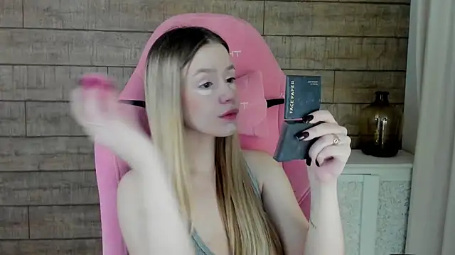 Snapshot of MilanaBalmain chatting on 11-16-25, 04:29 MilanaBalmain online show from 11-16-25, 04:29