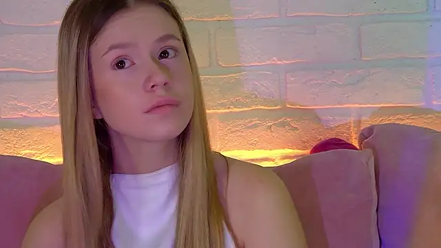 Snapshot of MilanaBalmain chatting on 11-17-25, 04:51 MilanaBalmain online show from 11-17-25, 04:51