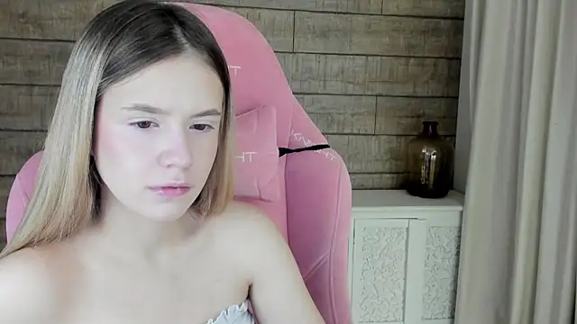 Snapshot of MilanaBalmain chatting on 11-22-25, 04:22 MilanaBalmain online show from 11-22-25, 04:22