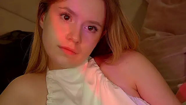 Snapshot of MilanaBalmain chatting on 11-25-25, 04:40 MilanaBalmain online show from 11-25-25, 04:40