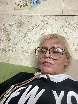 Snapshot of Gardener_of_Illusions chatting on 03-07-25, 04:02 Gardener of Illusions online show from 03-07-25, 04:02