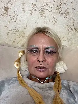 Snapshot of Gardener_of_Illusions chatting on 09-21-25, 09:49 Gardener of Illusions online show from 09-21-25, 09:49