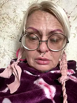 Snapshot of Gardener_of_Illusions chatting on 10-08-25, 12:52 Gardener of Illusions online show from 10-08-25, 12:52