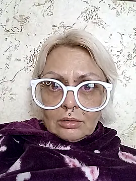 Snapshot of Gardener_of_Illusions chatting on 11-18-25, 04:11 Gardener of Illusions online show from 11-18-25, 04:11