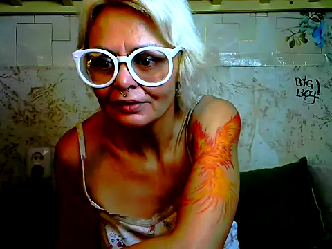 Snapshot of Gardener_of_Illusions chatting on 11-20-25, 10:48 Gardener of Illusions online show from 11-20-25, 10:48