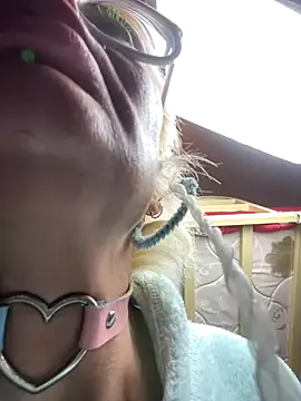 Snapshot of Gardener_of_Illusions chatting on 11-27-25, 11:23 Gardener of Illusions online show from 11-27-25, 11:23