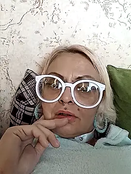 Snapshot of Gardener_of_Illusions chatting on 12-02-25, 01:28 Gardener of Illusions online show from 12-02-25, 01:28