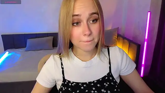 LianaBright online show from 09-18-25, 02:13