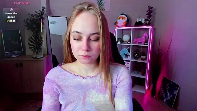 LianaBright online show from 02-12-26, 02:06