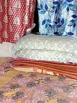 Snapshot of EeshaBhabi chatting on 11-17-25, 01:39 EeshaBhabi online show from 11-17-25, 01:39