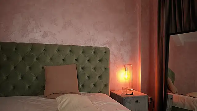 Snapshot of LucyWilow chatting on 06-06-26, 04:50 LucyWilow online show from 06-06-26, 04:50