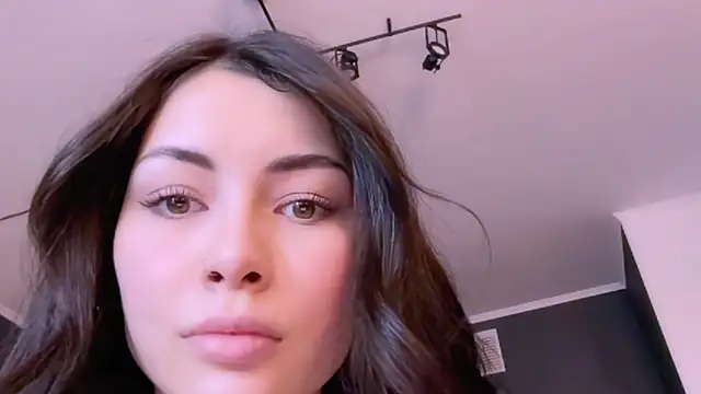 valorant girl online show from 03-07-25, 02:56