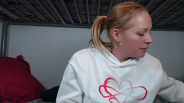 Doucelouve9 online show from 02-02-26, 05:11