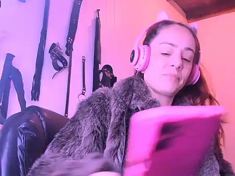 Snapshot of jessiburningheels chatting on 05-15-26, 10:55 jessiburningheels online show from 05-15-26, 10:55
