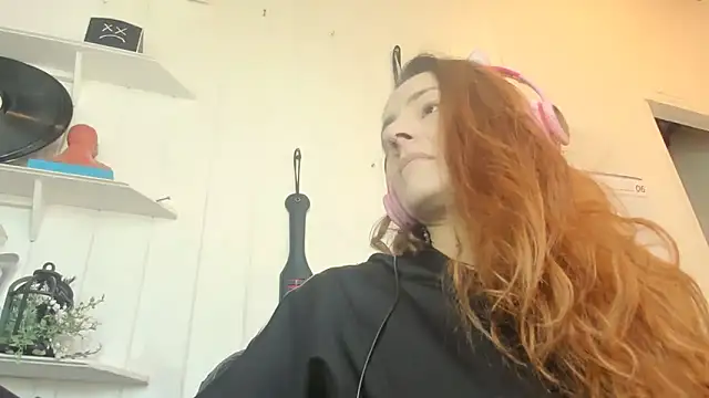 Snapshot of jessiburningheels chatting on 06-15-26, 01:02 jessiburningheels online show from 06-15-26, 01:02
