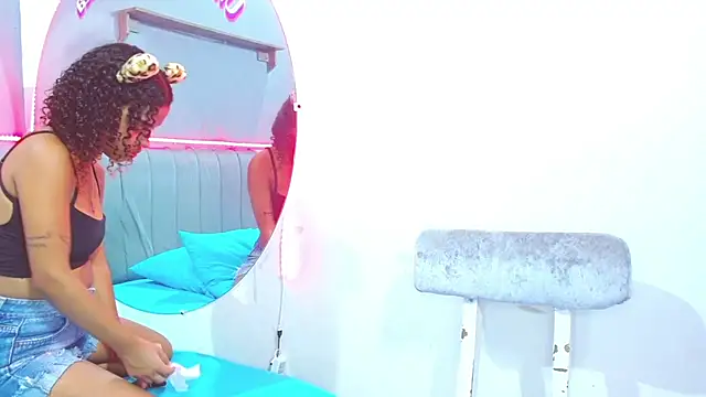 minimi naty online show from 12-10-24, 07:22