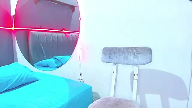 minimi naty online show from 01-20-25, 07:14