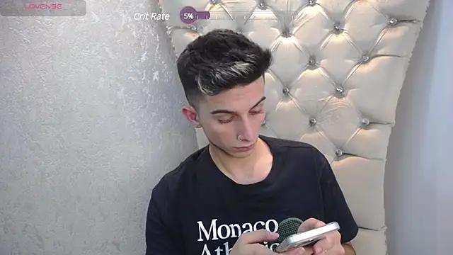 Snapshot of MrWilliseo chatting on 12-11-24, 10:49 MrWilliseo online show from 12-11-24, 10:49