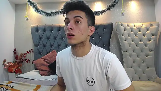 Snapshot of MrWilliseo chatting on 12-20-24, 07:50 MrWilliseo online show from 12-20-24, 07:50