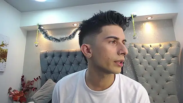 Snapshot of MrWilliseo chatting on 12-23-24, 06:37 MrWilliseo online show from 12-23-24, 06:37