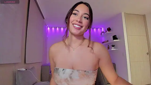 Snapshot of lupejones chatting on 10-11-25, 02:00 lupejones online show from 10-11-25, 02:00