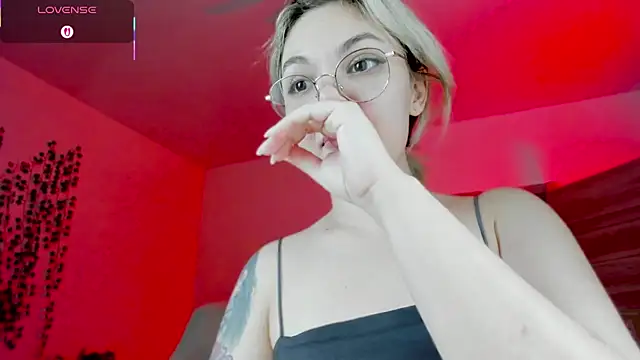 whoa-hoa-hoa-hoa-hoa online show from 10-24-25, 06:26