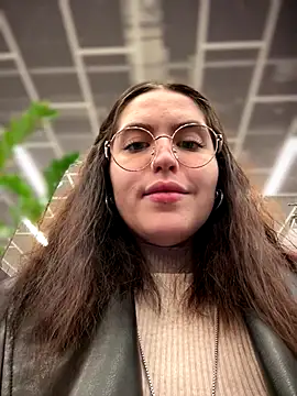 meow girl online show from 10-29-25, 01:02