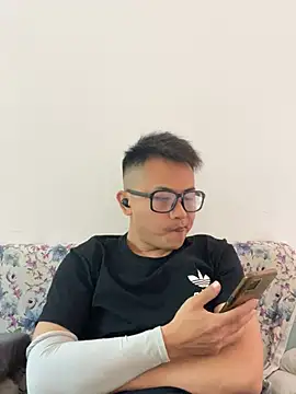 lixiaoshuai8 online show from 03-11-25, 04:43