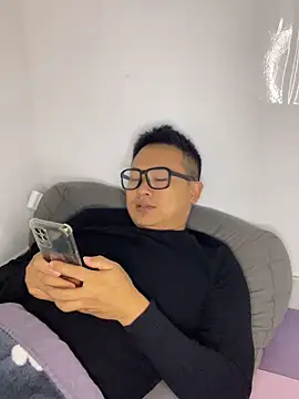 lixiaoshuai8 online show from 11-28-25, 05:21