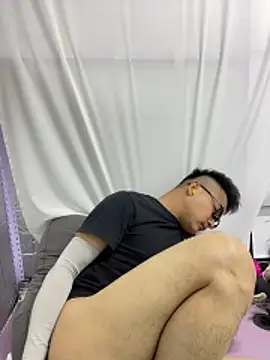 lixiaoshuai8 online show from 03-17-26, 07:12