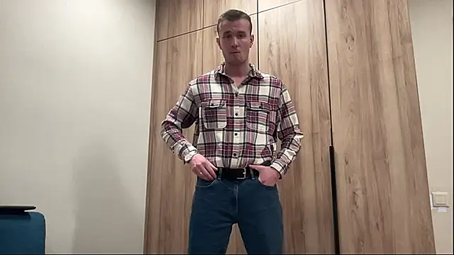 Snapshot of cute_mark chatting on 03-17-26, 06:44 cute mark online show from 03-17-26, 06:44