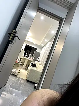 Snapshot of xyebobs chatting on 10-28-25, 12:52 xyebobs online show from 10-28-25, 12:52