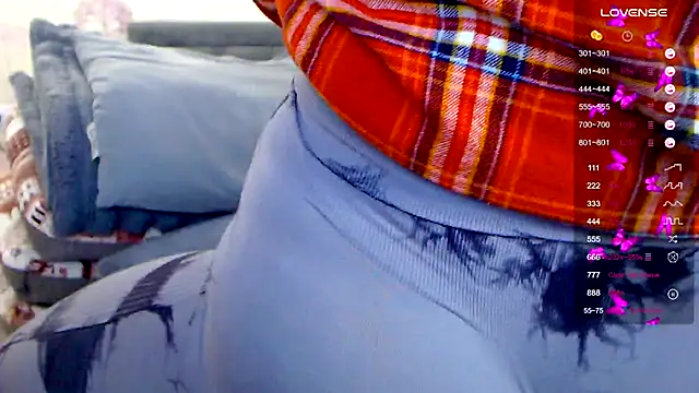 Snapshot of _Sexy-Mia_ chatting on 02-13-25, 04:07  Sexy-Mia  online show from 02-13-25, 04:07