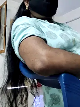 Snapshot of Tamilrojanew chatting on 06-13-26, 06:44 Tamilrojanew online show from 06-13-26, 06:44
