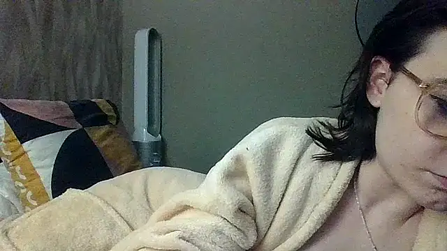 Petite moi online show from 03-22-26, 09:29