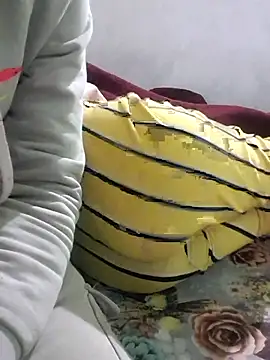 Snapshot of nouramaroc chatting on 02-20-25, 11:10 nouramaroc online show from 02-20-25, 11:10