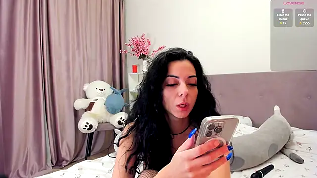 Snapshot of Shadow_Dance chatting on 09-17-25, 03:46 Shadow Dance online show from 09-17-25, 03:46