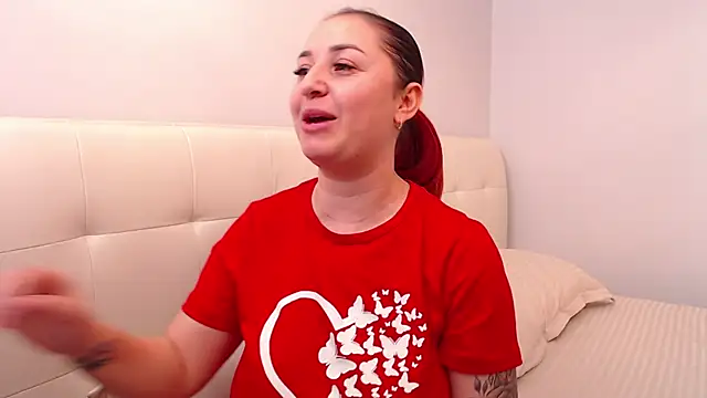 Snapshot of Amy--Samy chatting on 02-01-25, 10:15 Amy--Samy online show from 02-01-25, 10:15