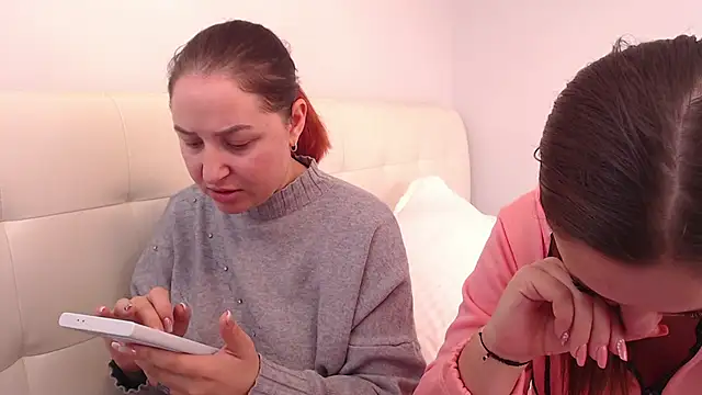 Snapshot of Amy--Samy chatting on 02-18-25, 01:11 Amy--Samy online show from 02-18-25, 01:11